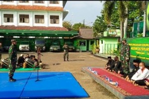 Pagelaran Seni Bela Diri Pencak Silat di Kodim 0615 Purwakarta.